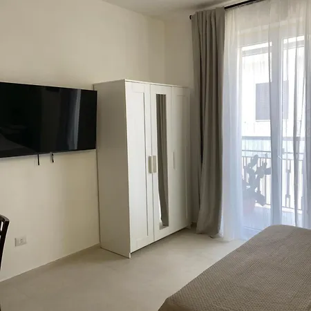 Le Buguse * Λέτσε